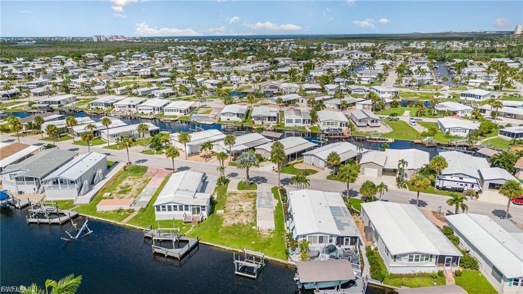 BAYSIDE ESTATES - Land