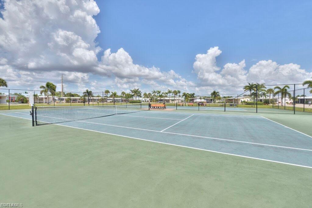 BAYSIDE ESTATES - Land