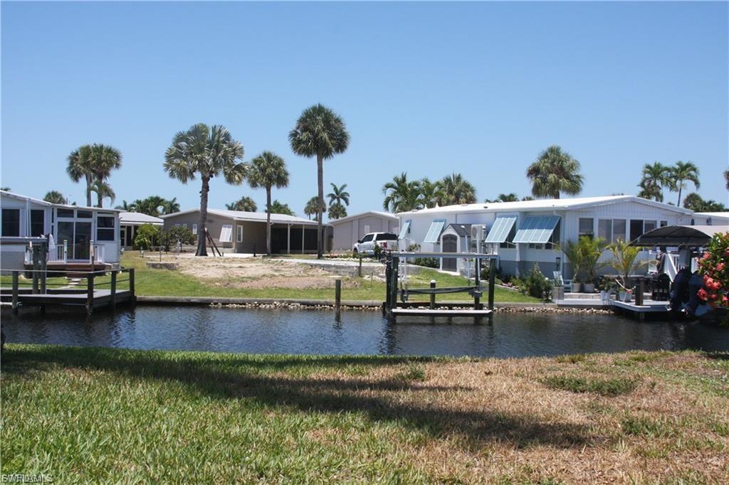 BAYSIDE ESTATES - Land