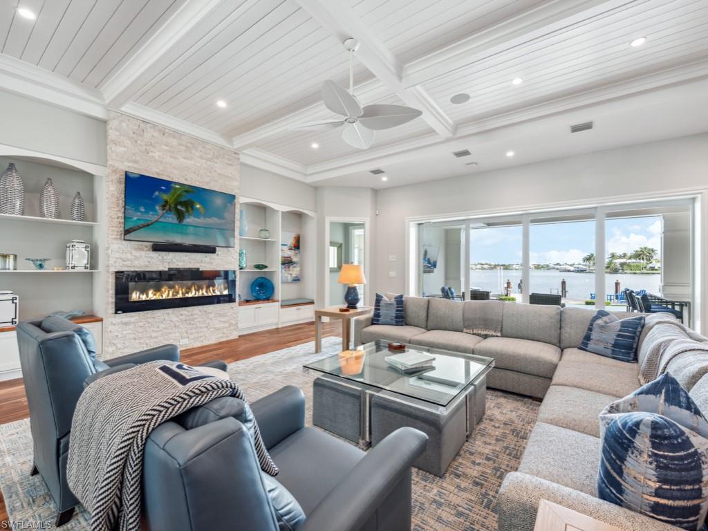 AQUALANE SHORES - Residential