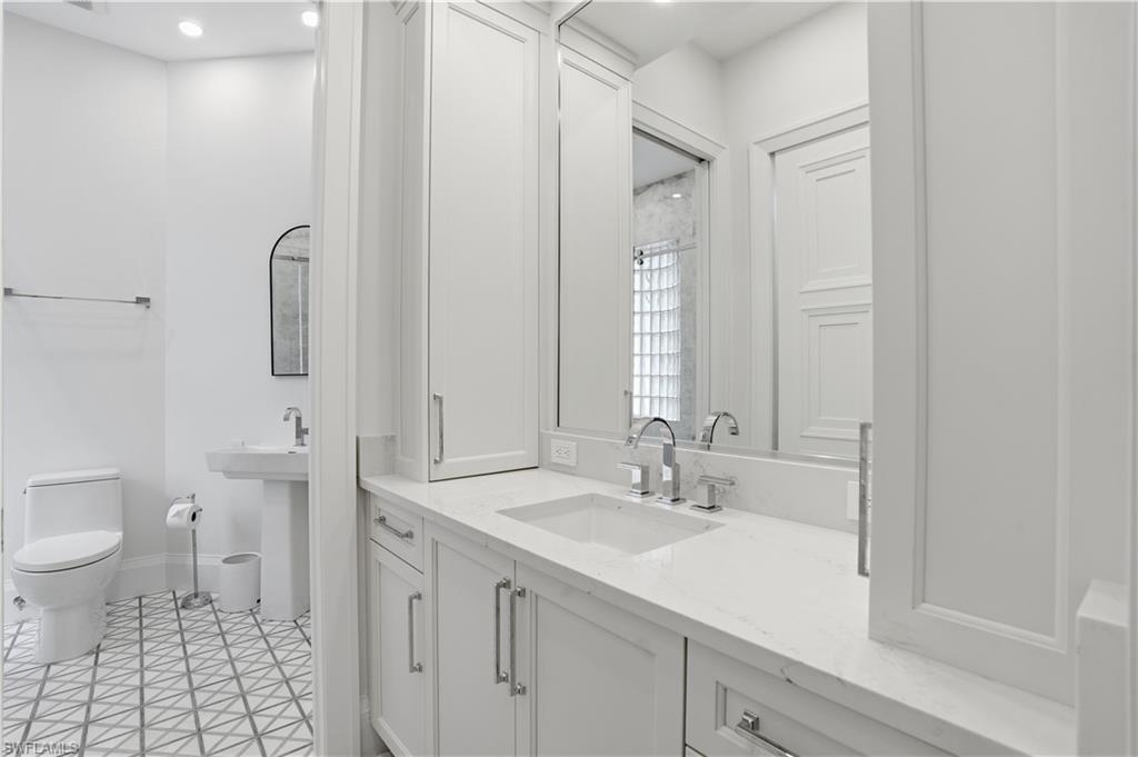 BAY COLONY SHORES - Residential