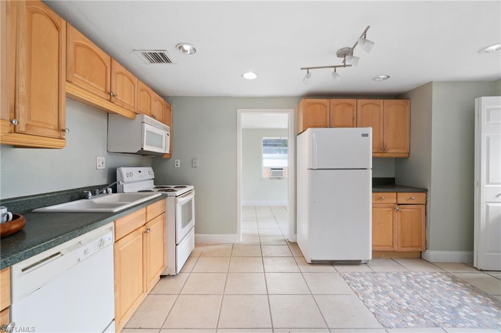 NAPLES PARK - Residential