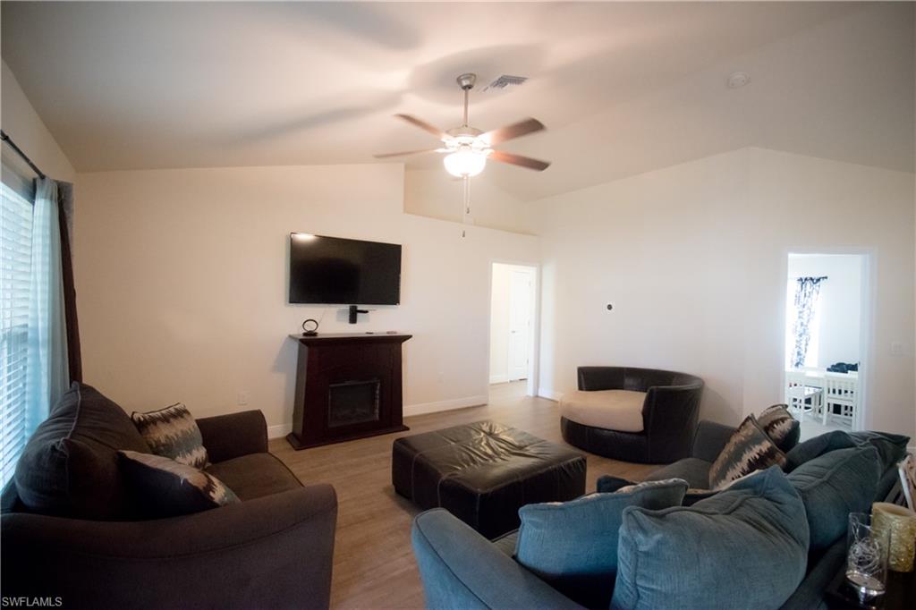 CAPE CORAL - Residential