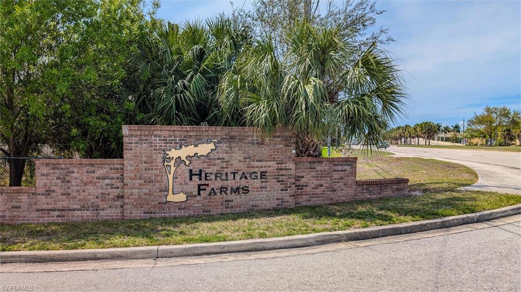 HERITAGE FARMS - Land