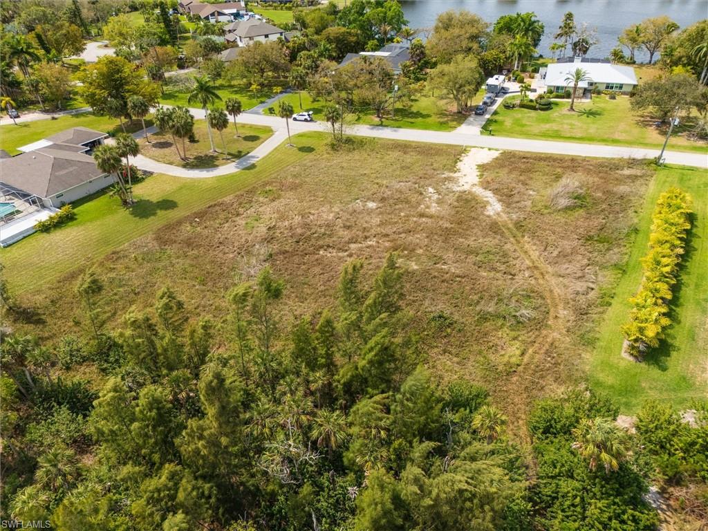 HERITAGE FARMS - Land