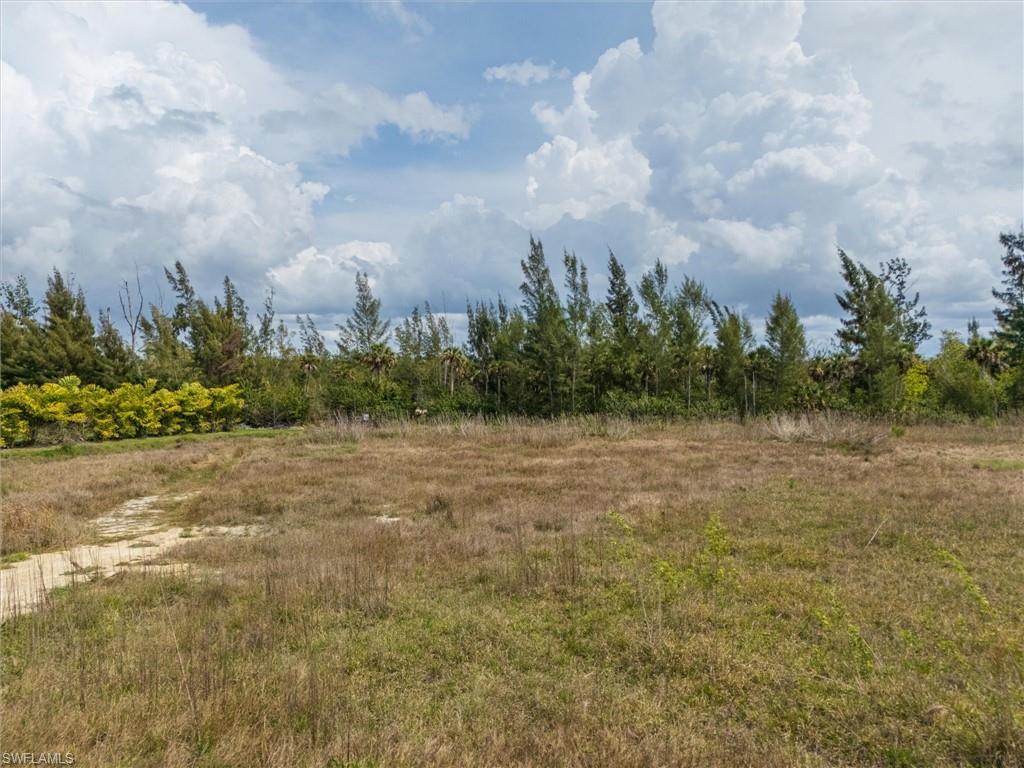 HERITAGE FARMS - Land