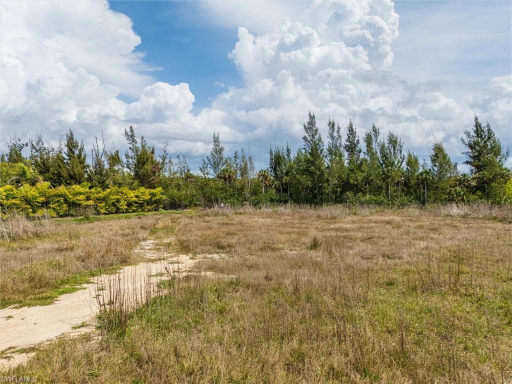 HERITAGE FARMS - Land