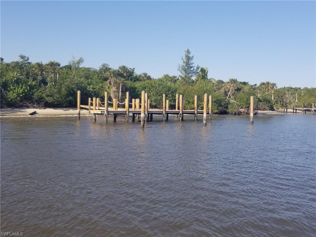 KEEWAYDIN ISLAND - Land