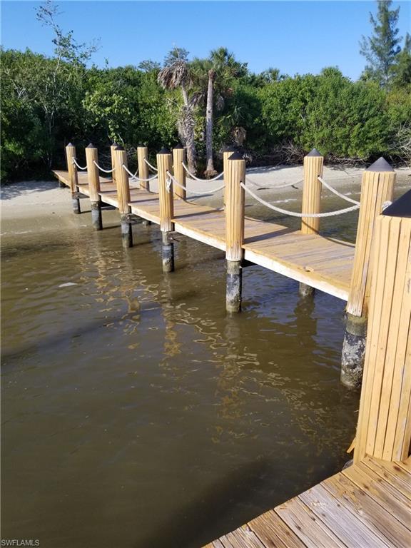 KEEWAYDIN ISLAND - Land