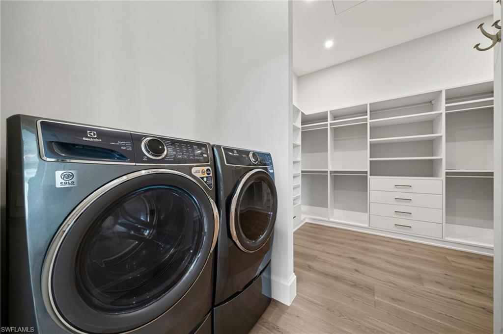 PINE RIDGE - Residential