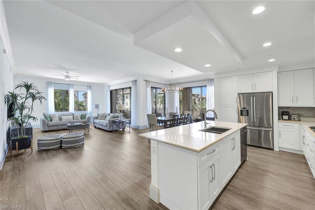 NAPLES SQUARE - Residential