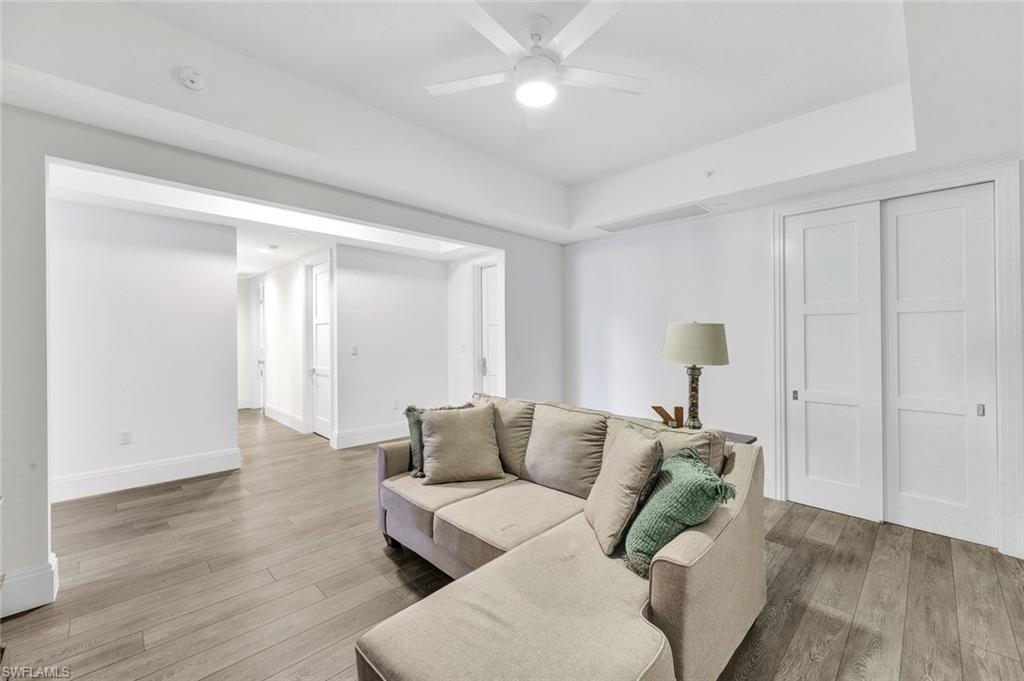 NAPLES SQUARE - Residential