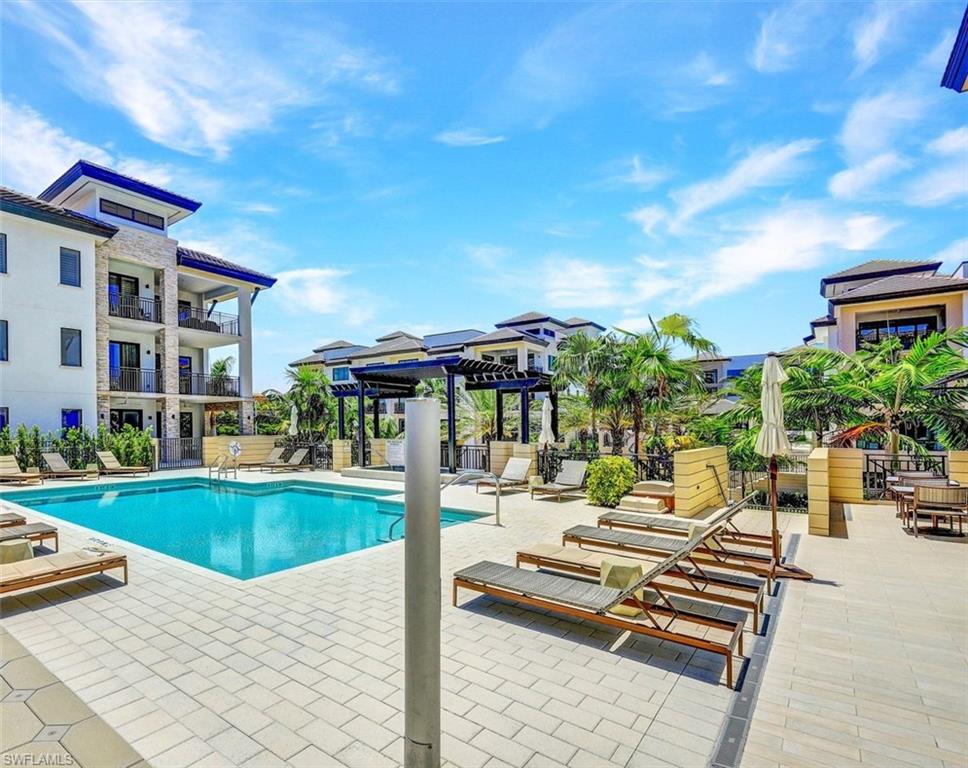 NAPLES SQUARE - Residential