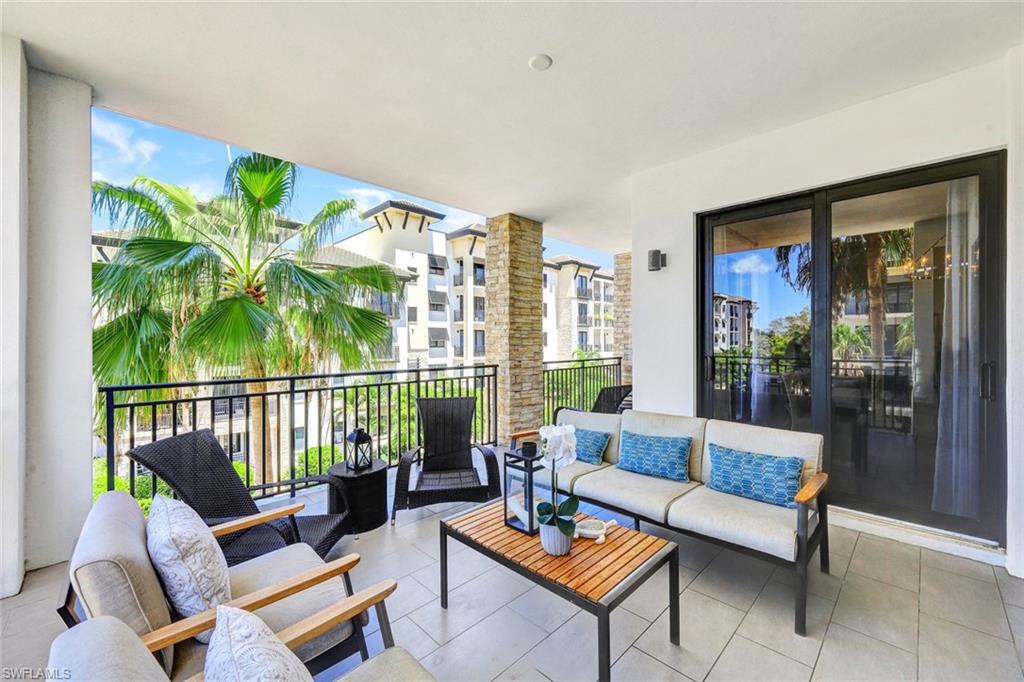 NAPLES SQUARE - Residential