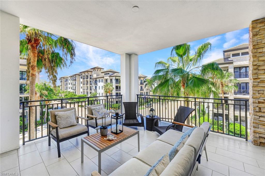 NAPLES SQUARE - Residential