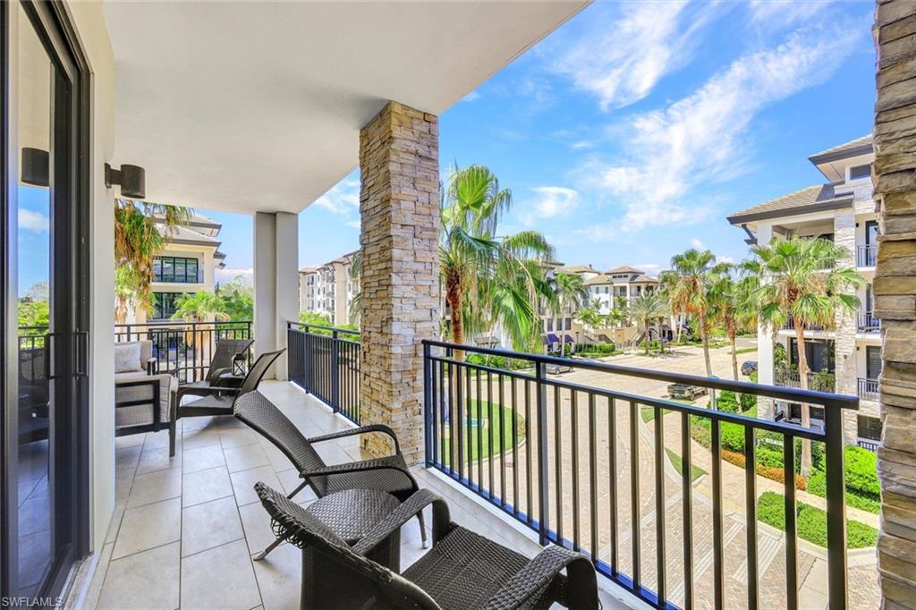 NAPLES SQUARE - Residential