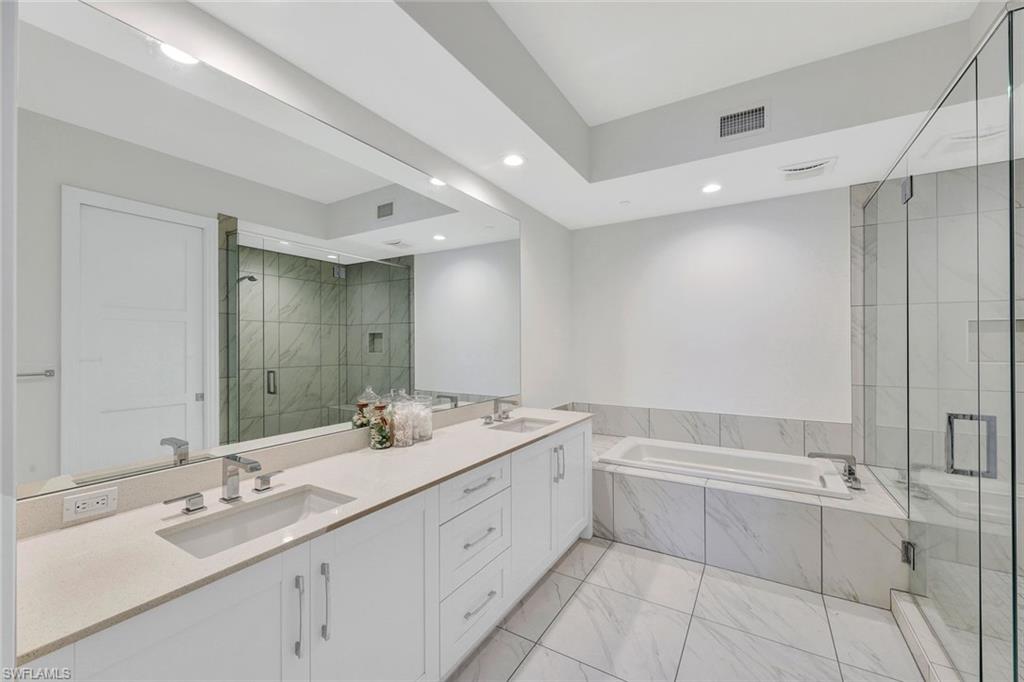 NAPLES SQUARE - Residential