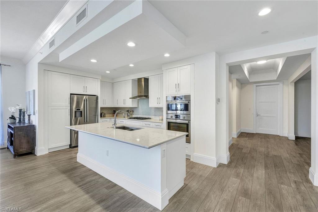 NAPLES SQUARE - Residential