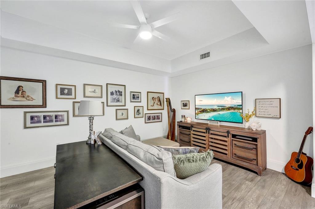 NAPLES SQUARE - Residential