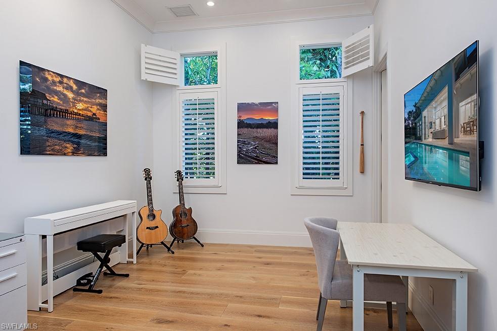 MOORINGS - Residential