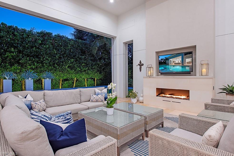 MOORINGS - Residential