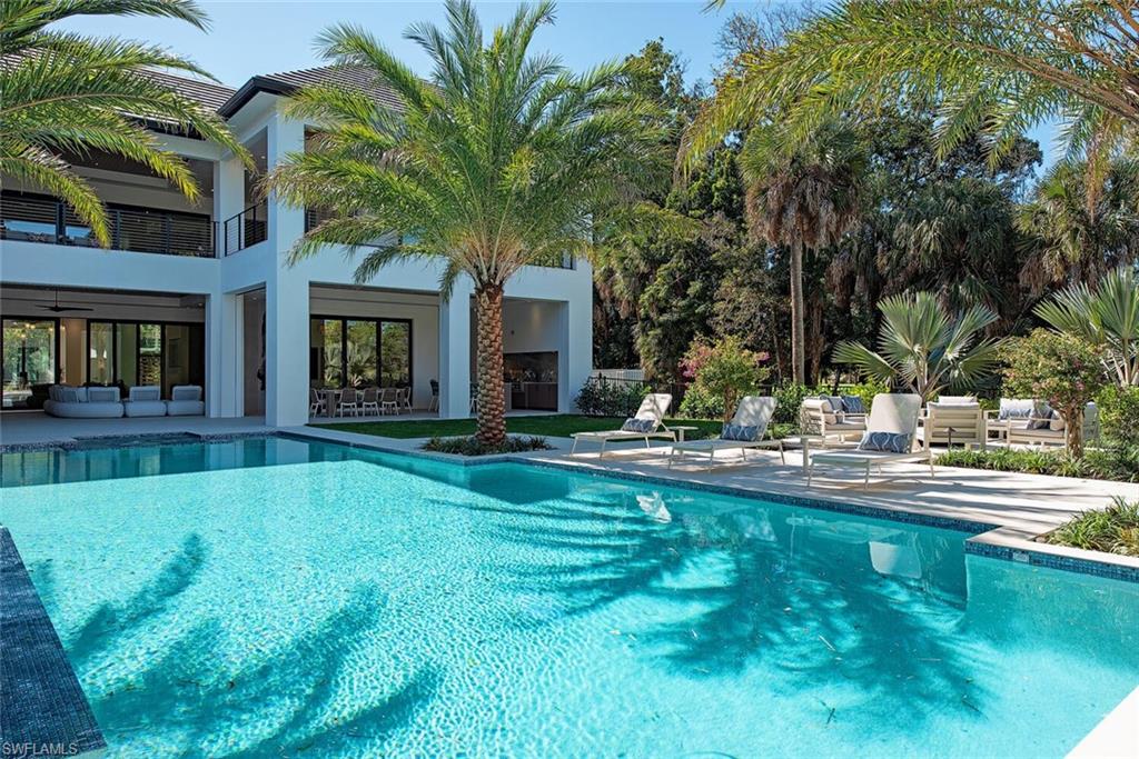 COACH HOUSE - Residential