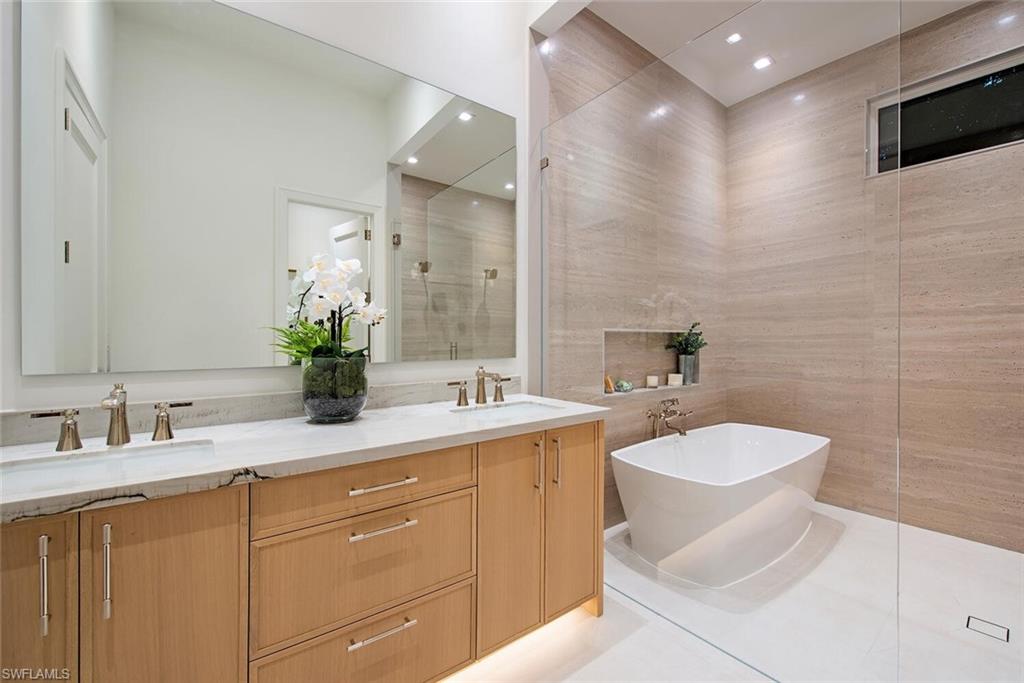 COACH HOUSE - Residential