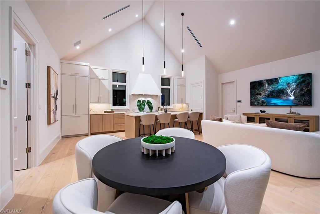 COACH HOUSE - Residential