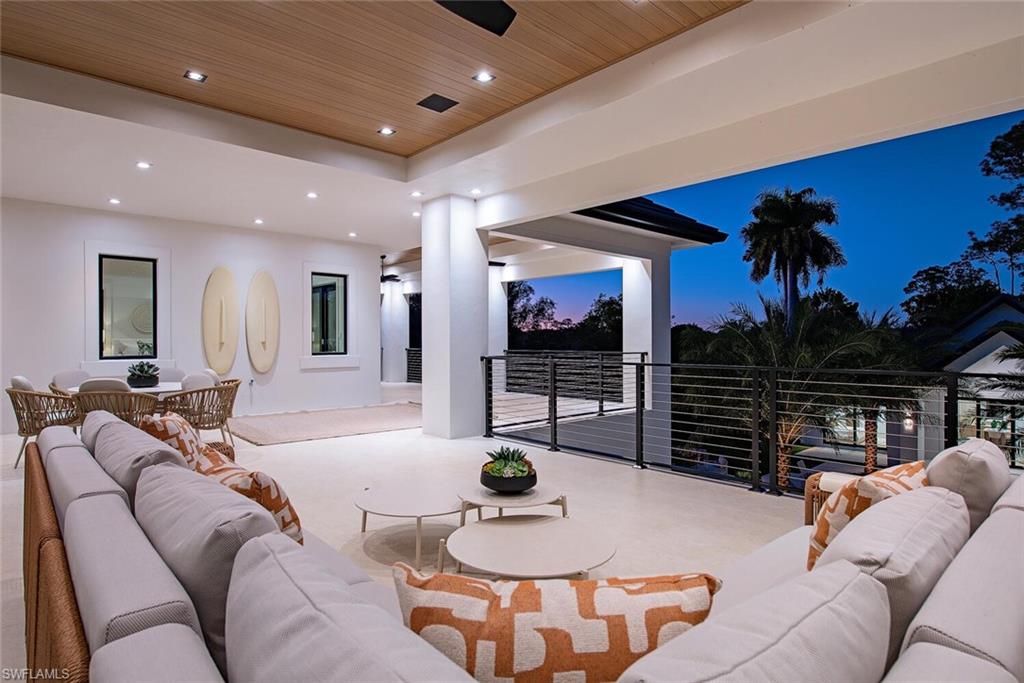 COACH HOUSE - Residential