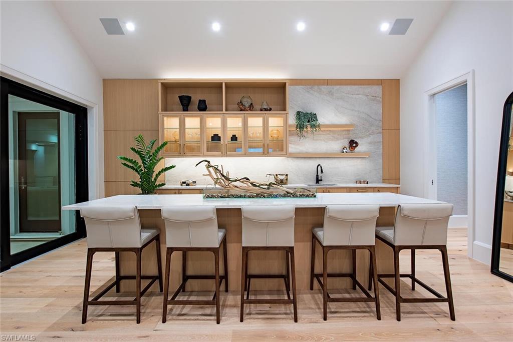 COACH HOUSE - Residential