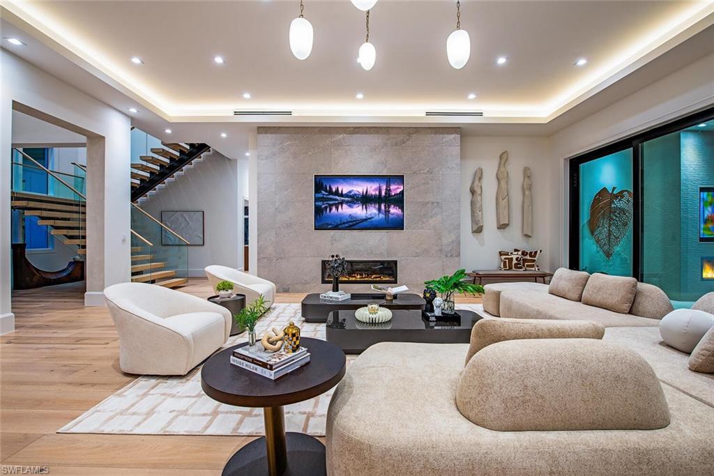 COACH HOUSE - Residential