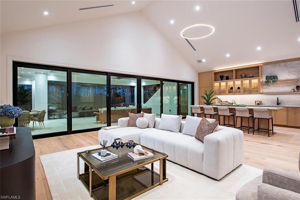 COACH HOUSE - Residential