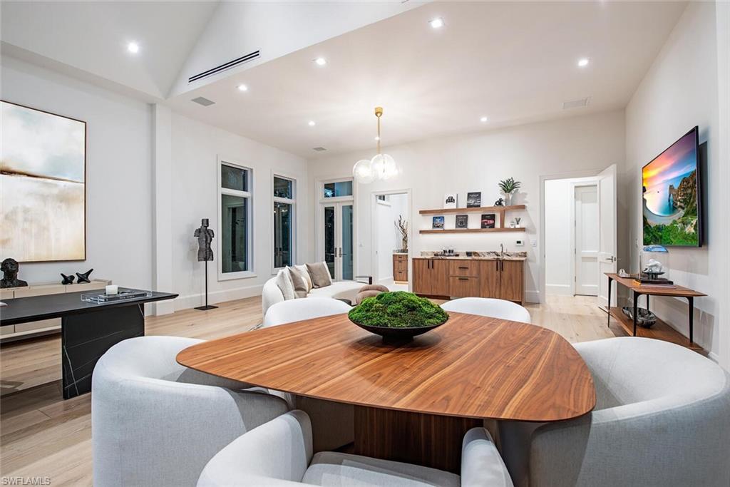 COACH HOUSE - Residential