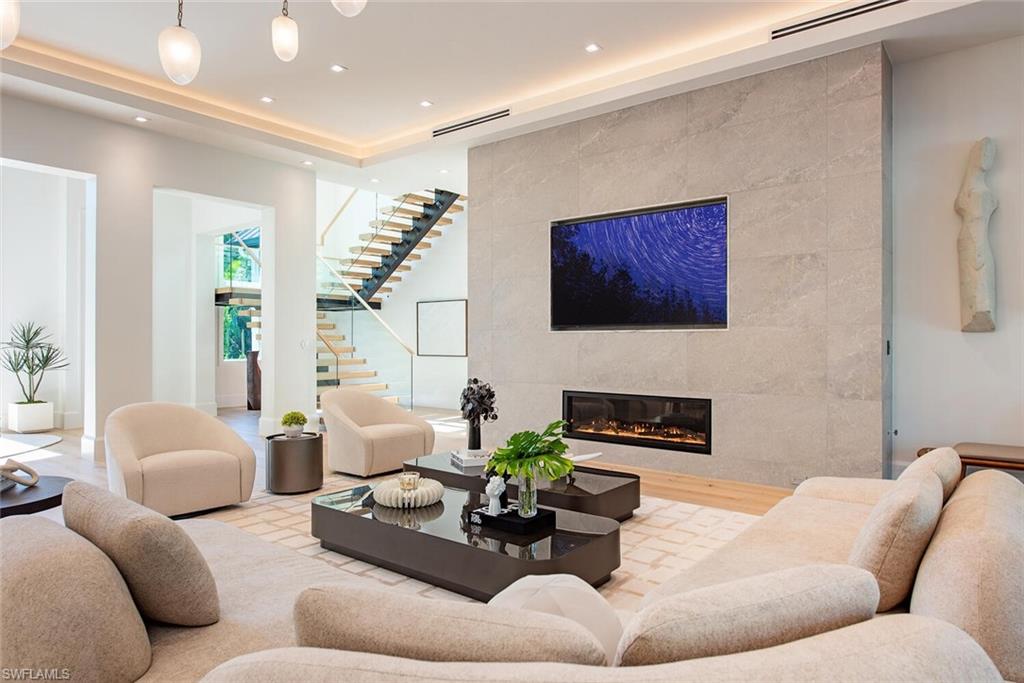 COACH HOUSE - Residential