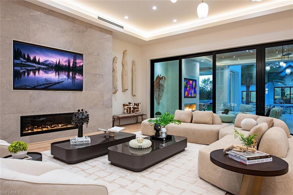 COACH HOUSE - Residential