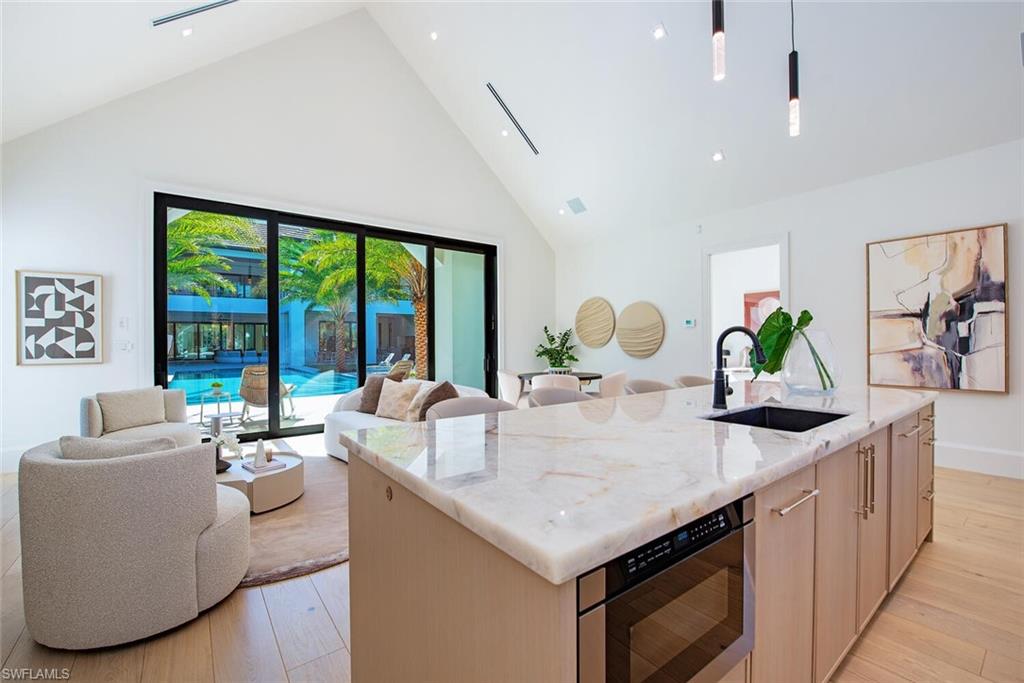 COACH HOUSE - Residential