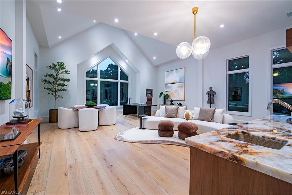 COACH HOUSE - Residential