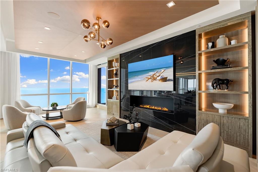 SEASONS AT NAPLES CAY - Residential