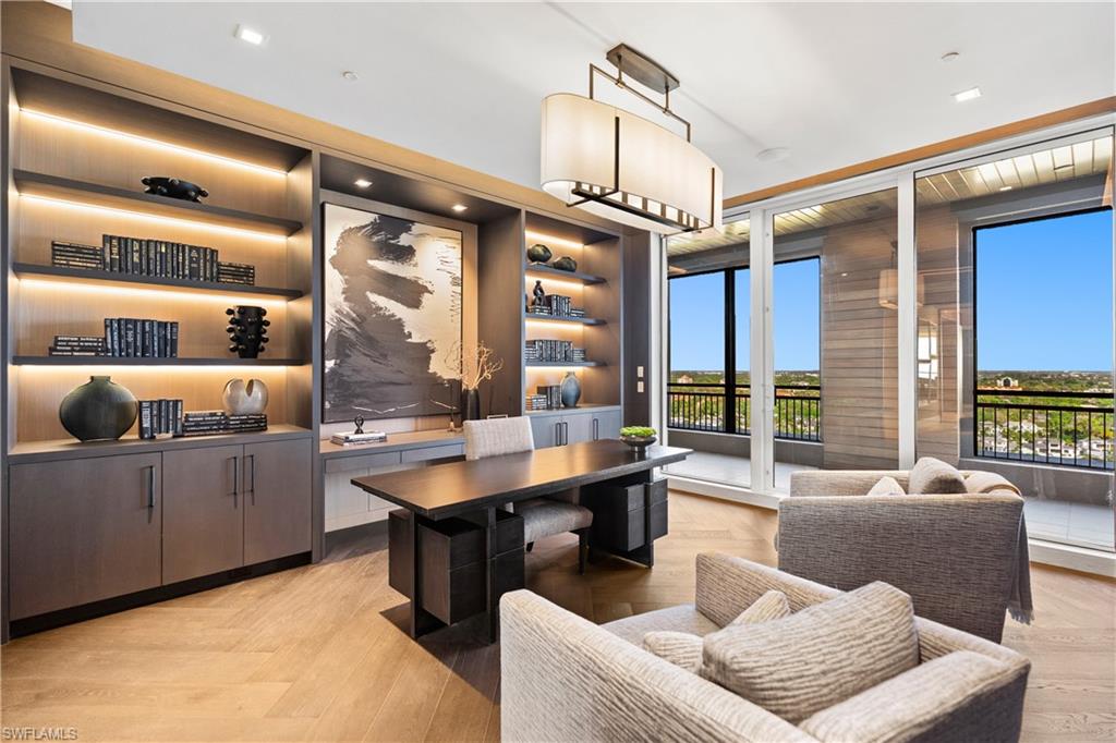 SEASONS AT NAPLES CAY - Residential