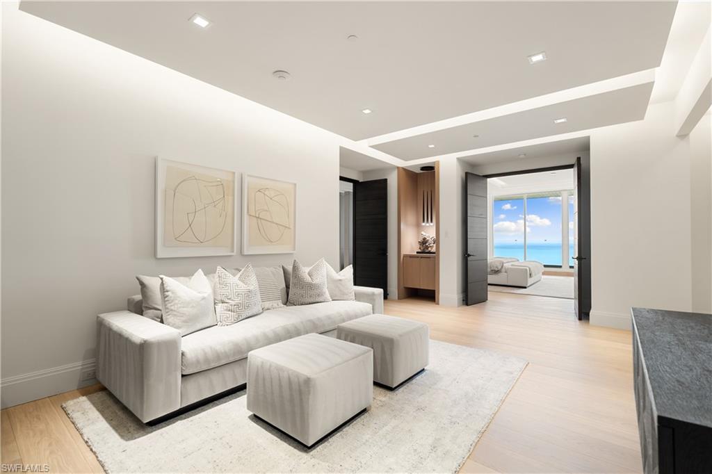 SEASONS AT NAPLES CAY - Residential