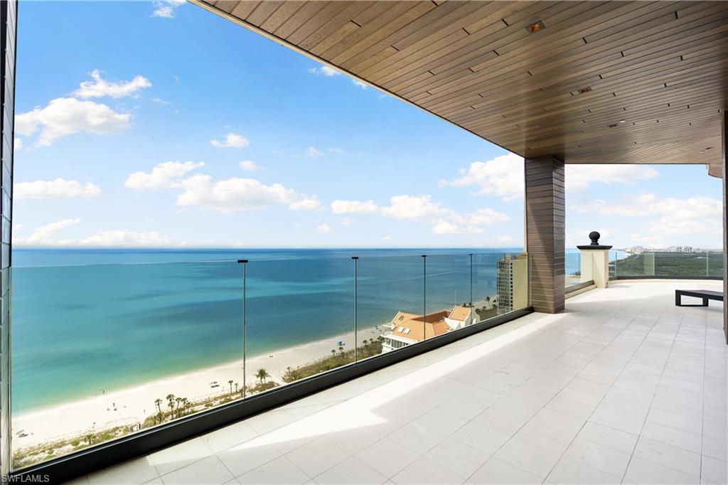 SEASONS AT NAPLES CAY - Residential