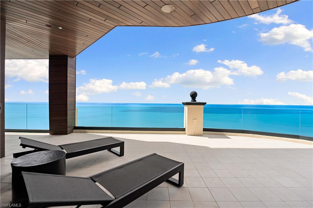 SEASONS AT NAPLES CAY - Residential