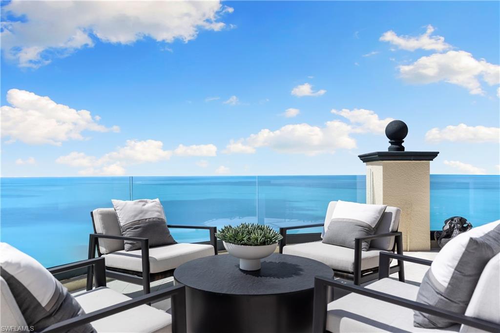 SEASONS AT NAPLES CAY - Residential