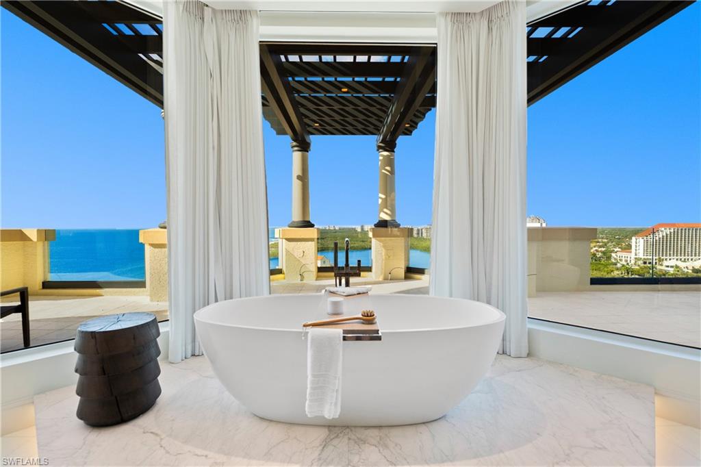 SEASONS AT NAPLES CAY - Residential