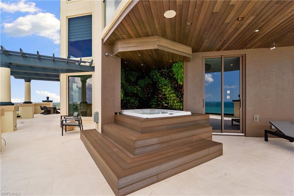 SEASONS AT NAPLES CAY - Residential