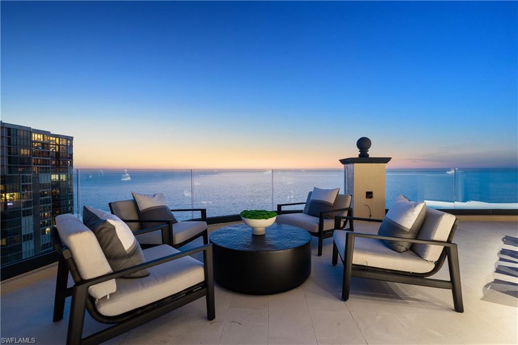 SEASONS AT NAPLES CAY - Residential