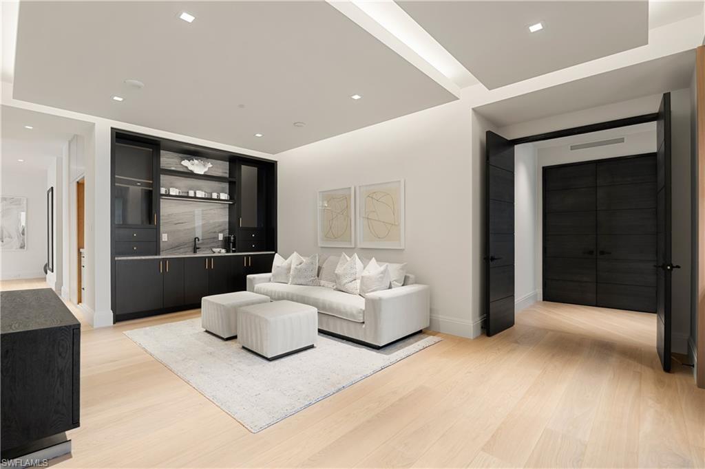 SEASONS AT NAPLES CAY - Residential