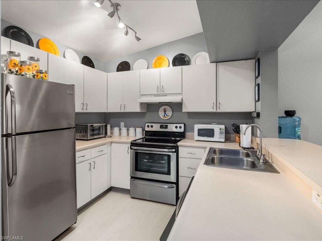 KEY ROYAL CONDOMINIUMS - Residential