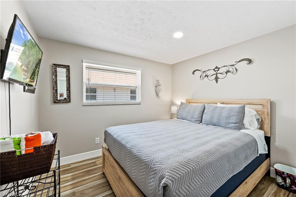 NAPLES PARK - Residential