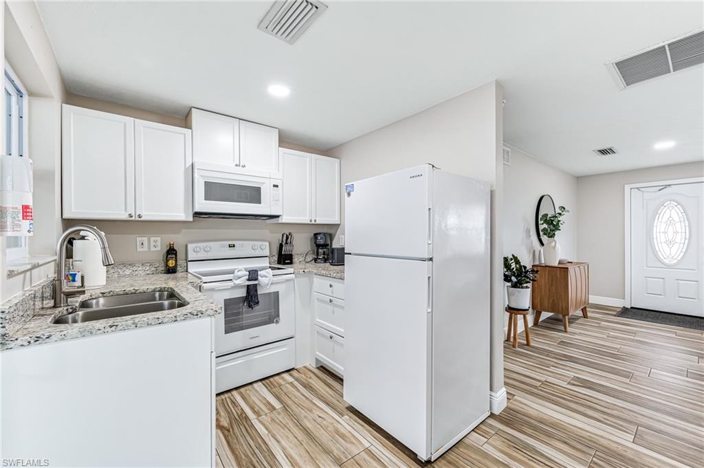 NAPLES PARK - Residential